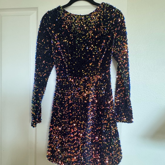 Selfie Leslie Dresses & Skirts - Selfie Leslie Sparkling Sequin Long Sleeve Dress
